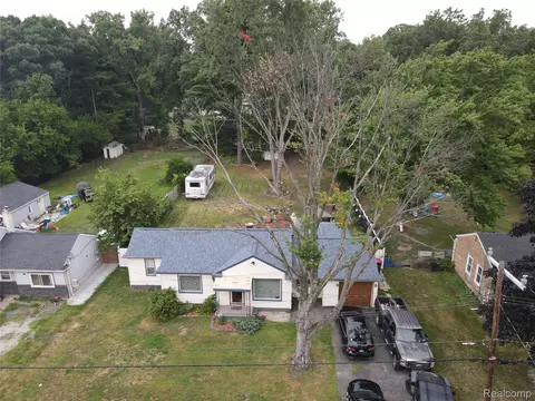 21148 Midway Ave, Southfield, MI 48075