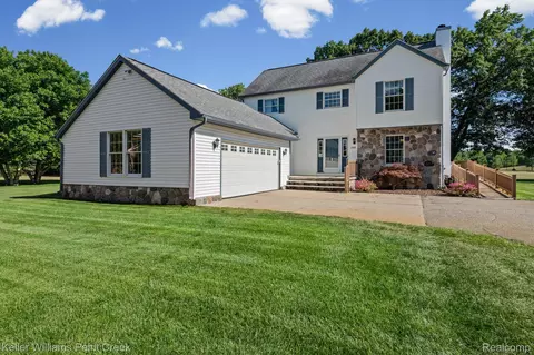 246 Nicklas Ct, Oxford, MI 48371