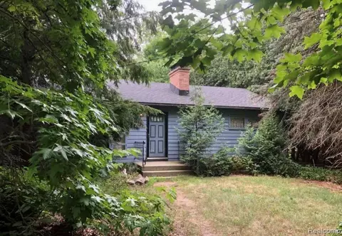2204 Rogue River Rd NE, Plainfield, MI 49306