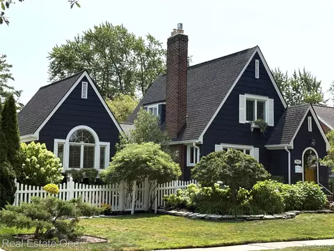 2731 Bamlet Rd, Royal Oak, MI 48073