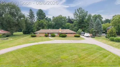 1779 Orchard Ln, Bloomfield Hills, MI 48301