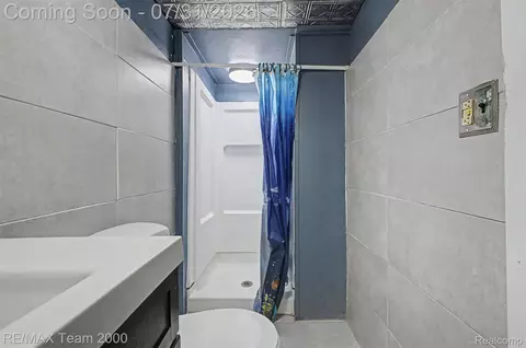 Bath - 1817 Drexel St, Dearborn, MI 48128 photo 5 of 5