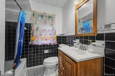 Bath - 1817 Drexel St, Dearborn, MI 48128 photo 3 of 5