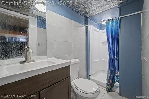 Bath - 1817 Drexel St, Dearborn, MI 48128 photo 4 of 5