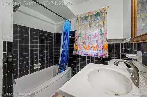 Bath - 1817 Drexel St, Dearborn, MI 48128 photo 2 of 5