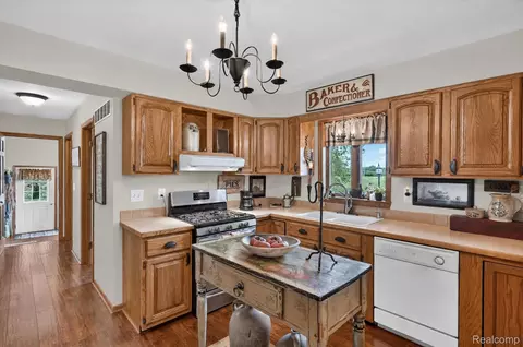 Kitchen - 10454 E Bristol Rd, Davison, MI 48423 photo 1 of 4