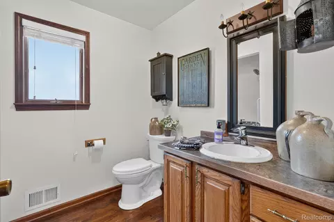 Bath - 10454 E Bristol Rd, Davison, MI 48423 photo 1 of 5