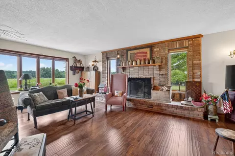 Living - 10454 E Bristol Rd, Davison, MI 48423 photo 2 of 3