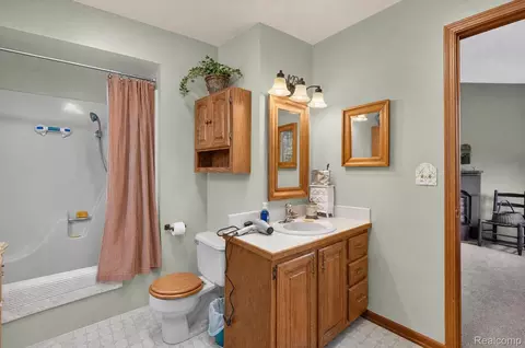 Bath - 10454 E Bristol Rd, Davison, MI 48423 photo 3 of 5