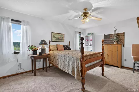 Bedroom - 10454 E Bristol Rd, Davison, MI 48423 photo 4 of 7
