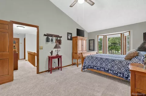 Bedroom - 10454 E Bristol Rd, Davison, MI 48423 photo 2 of 7