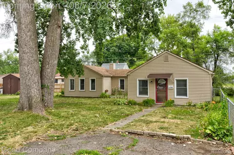 11700 Cavell St, Livonia, MI 48150
