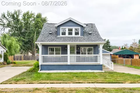22131 Fresard St, Saint Clair Shores, MI 48080