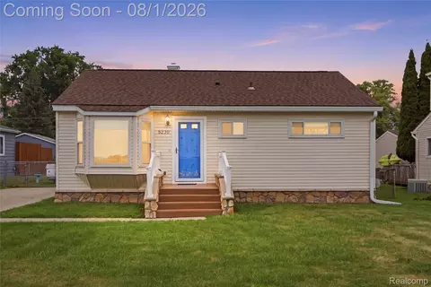 5230 Hatchery Rd, Waterford, MI 48329