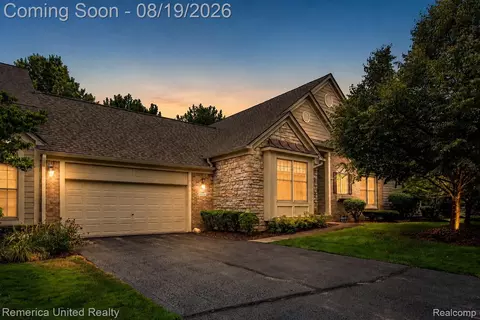 16766 Lochmoor Cir W, Northville, MI 48168