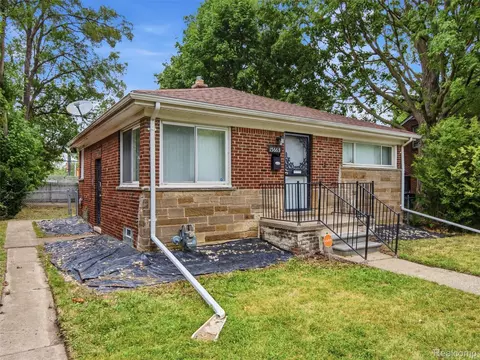 15663 Carlisle St, Detroit, MI 48205