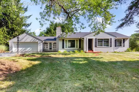 1365 E Buell Rd, Oakland, MI 48306