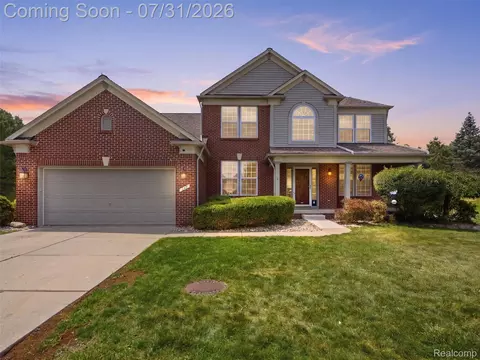 957 River Rock Dr, Holly, MI 48442
