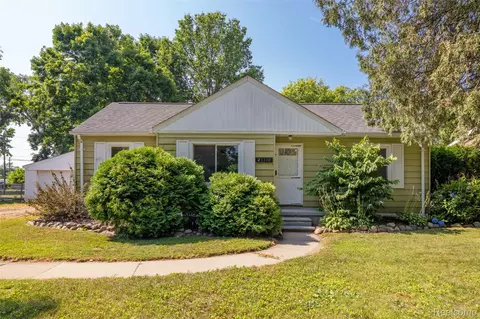 23310 Patterson St, Clinton Township, MI 48036