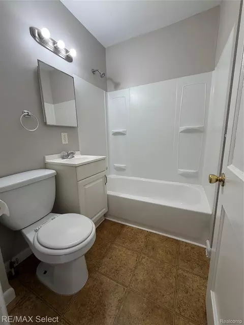 Bath - 3155 Leith St, Flint, MI 48506 photo 1 of 1