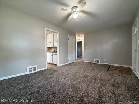 Living - 3155 Leith St, Flint, MI 48506 photo 2 of 4