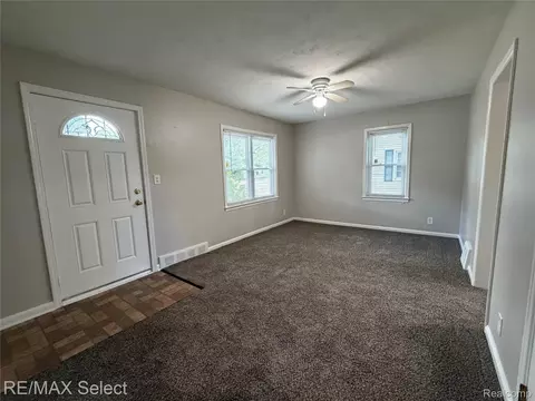 Living - 3155 Leith St, Flint, MI 48506 photo 1 of 4