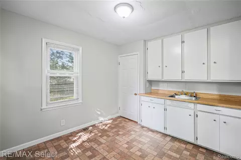 Entry Way - 3155 Leith St, Flint, MI 48506 photo 2 of 4