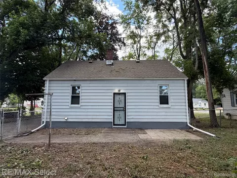 Exterior - 3155 Leith St, Flint, MI 48506 photo 3 of 4