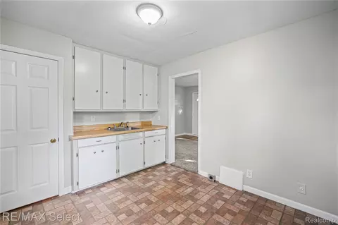 Entry Way - 3155 Leith St, Flint, MI 48506 photo 1 of 4