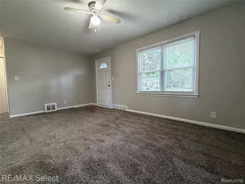 Living - 3155 Leith St, Flint, MI 48506 photo 3 of 4