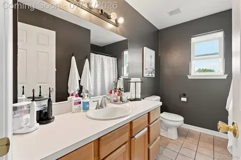 Bath - 8449 Omar Dr, Davison, MI 48423 photo 2 of 3