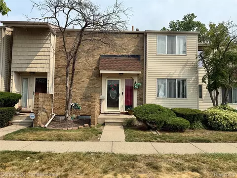 5 Richmond Towne St, Southfield, MI 48075