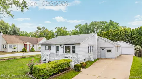4470 Bethune Ct, West Bloomfield, MI 48323