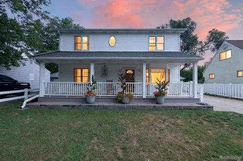 1120 Redleaf Ln, Ypsilanti, MI 48198
