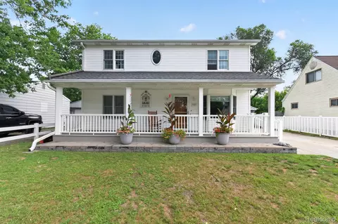 1120 Redleaf Ln, Ypsilanti, MI 48198