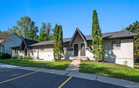 811 N Main St, Milford, MI 48381