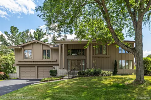 3265 Bloomfield Shore Dr, West Bloomfield, MI 48323