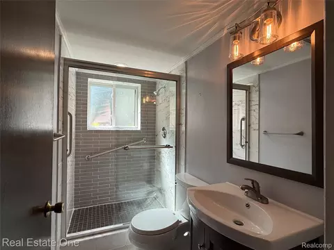 Bath - 3444 Eagle Dr, Troy, MI 48083 photo 2 of 2