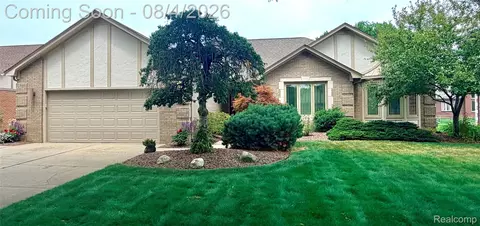 4451 Bayleaf Dr, Sterling Heights, MI 48314