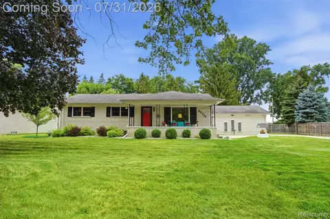 35711 Campistrano Dr, Clinton Township, MI 48035
