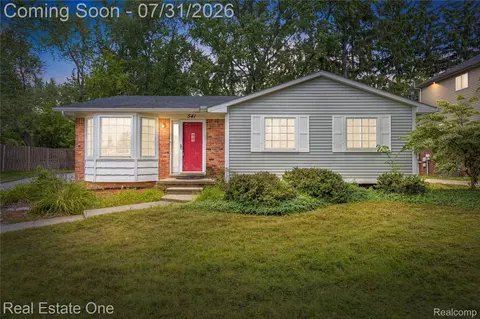 541 Curzon Rd, Rochester Hills, MI 48307
