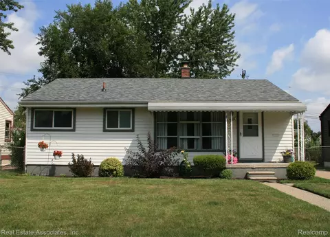 33702 Leona St, Garden City, MI 48135