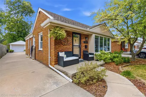19994 Woodmont St, Harper Woods, MI 48225
