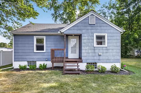 5300 Clinton River Dr, Waterford, MI 48327