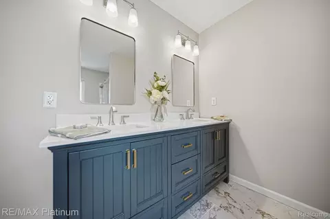 Bath - 4075 Highcrest Dr, Genoa, MI 48116 photo 5 of 9
