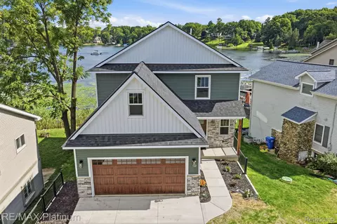 Exterior - 4075 Highcrest Dr, Genoa, MI 48116 photo 5 of 5