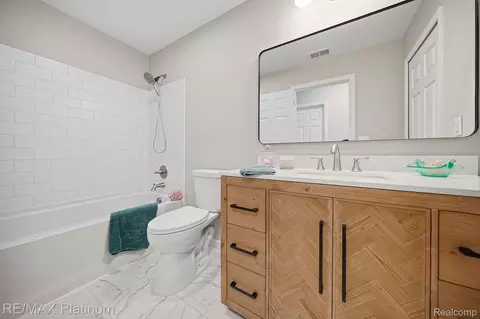Bath - 4075 Highcrest Dr, Genoa, MI 48116 photo 9 of 9