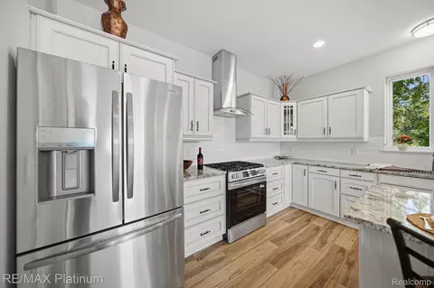 Kitchen - 4075 Highcrest Dr, Genoa, MI 48116 photo 5 of 6