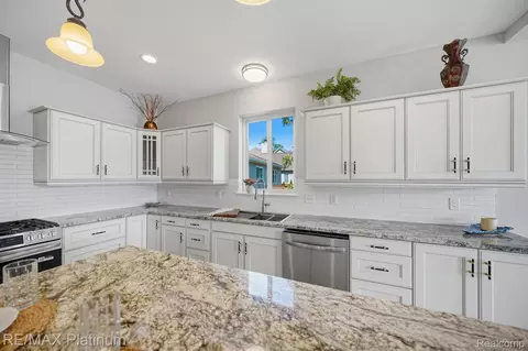 Kitchen - 4075 Highcrest Dr, Genoa, MI 48116 photo 6 of 6