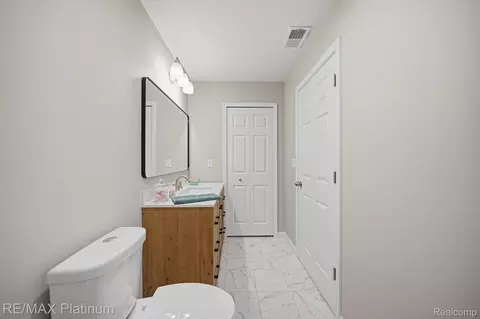 Bath - 4075 Highcrest Dr, Genoa, MI 48116 photo 8 of 9